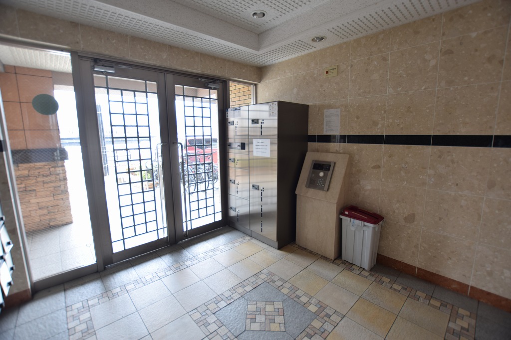 エントランス　便利な宅配BOX付★