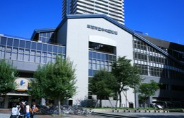 図書館　草加市立中央図書館（図書館）まで1952m