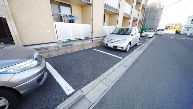 駐車場　敷地内駐車場