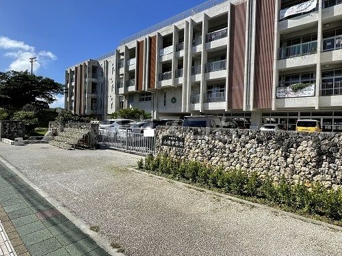 中学校　那覇市立小禄中学校（中学校）まで509m