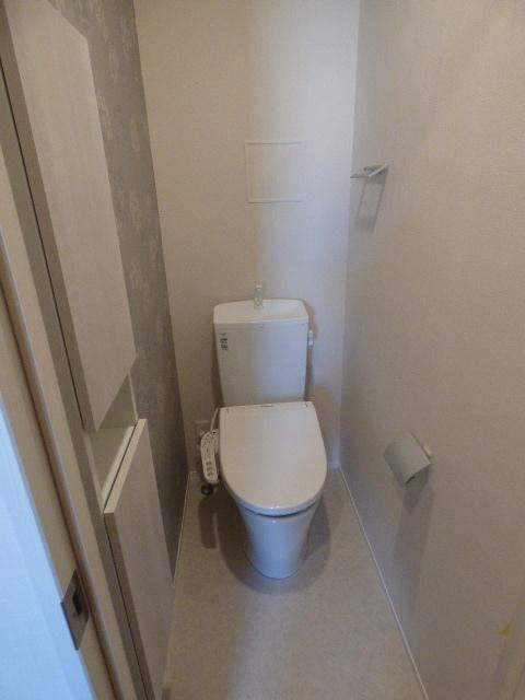 トイレ　温水洗浄便座です