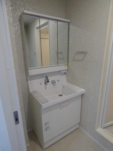 洗面設備　使いやすい洗面台です