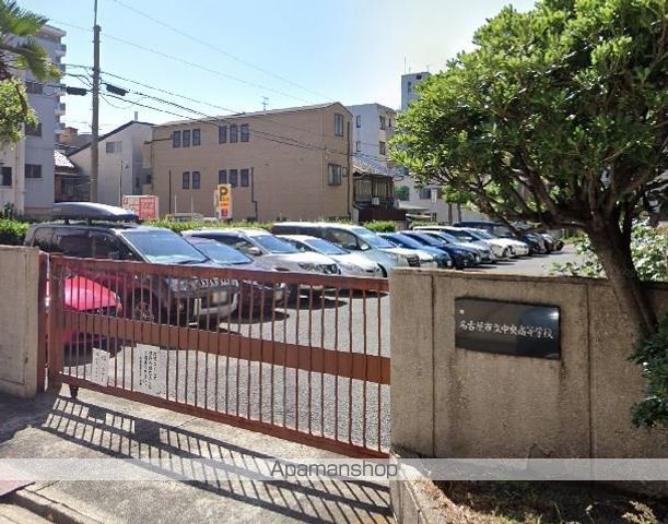 高校・高専　中央高校（高校・高専）まで228m