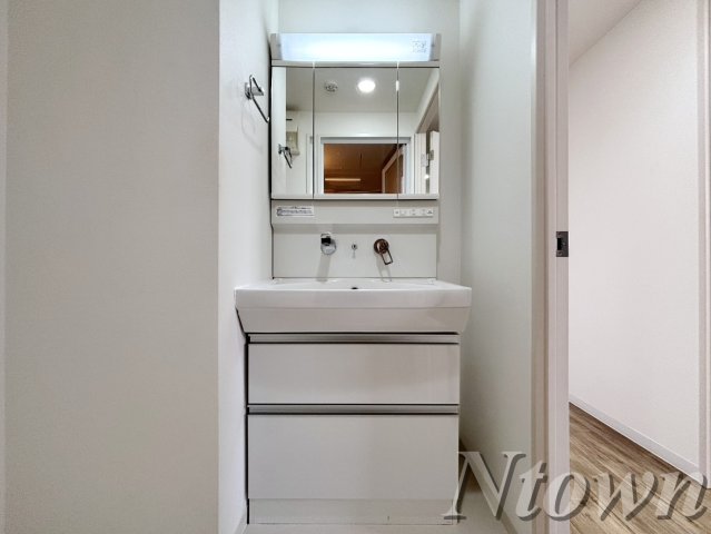 洗面設備　朝の支度にも助かる、独立の洗髪洗面化粧台