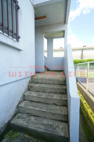 エントランス　落ち着いたエントランスです