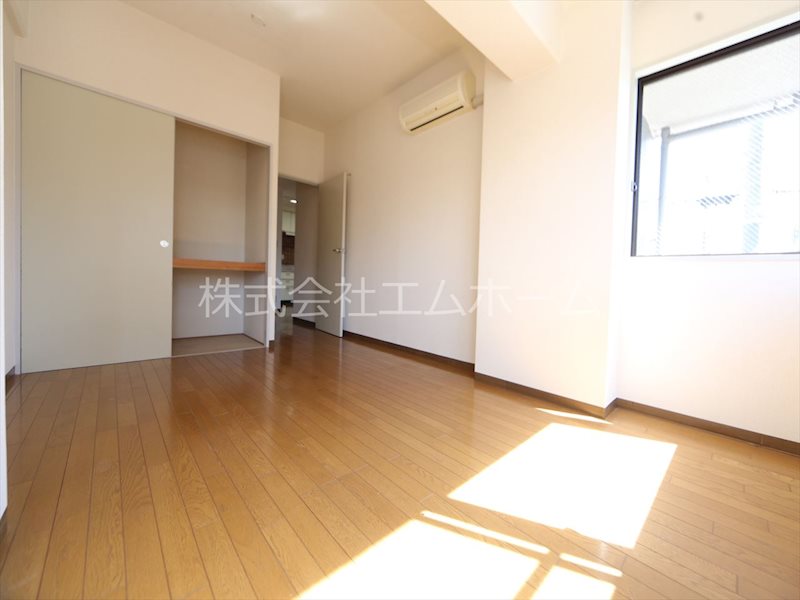 収納　洋室8.9帖　収納充実してます