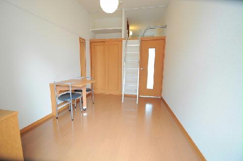 居室・リビング　高さがあり広々としたお部屋です