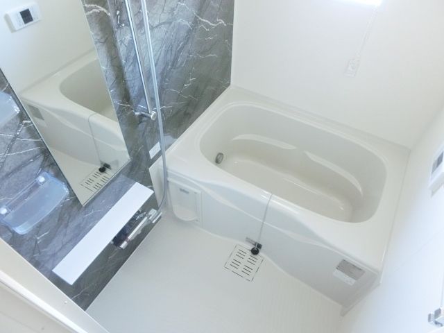 バス・シャワールーム　経済的な追焚付き