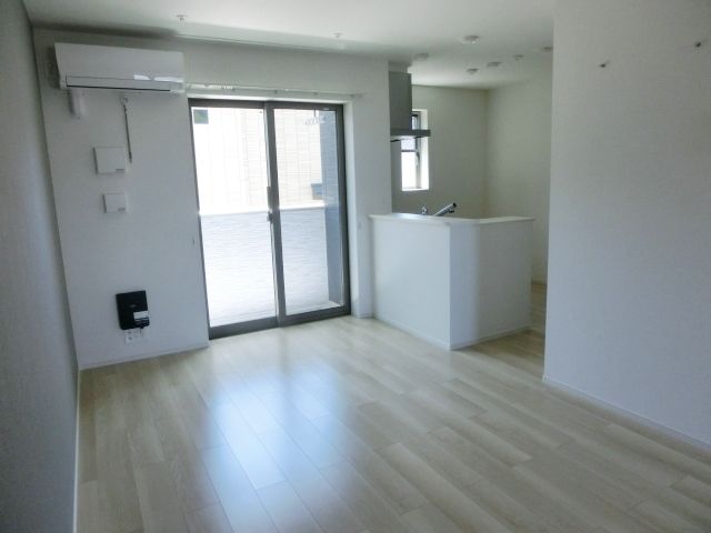 居室・リビング　日当たり、風通しもよいリビング