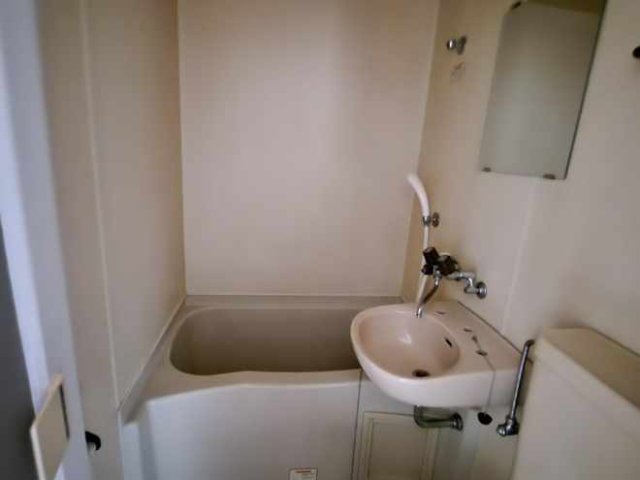 バス・シャワールーム　実際のお部屋と異なる場合がございます。