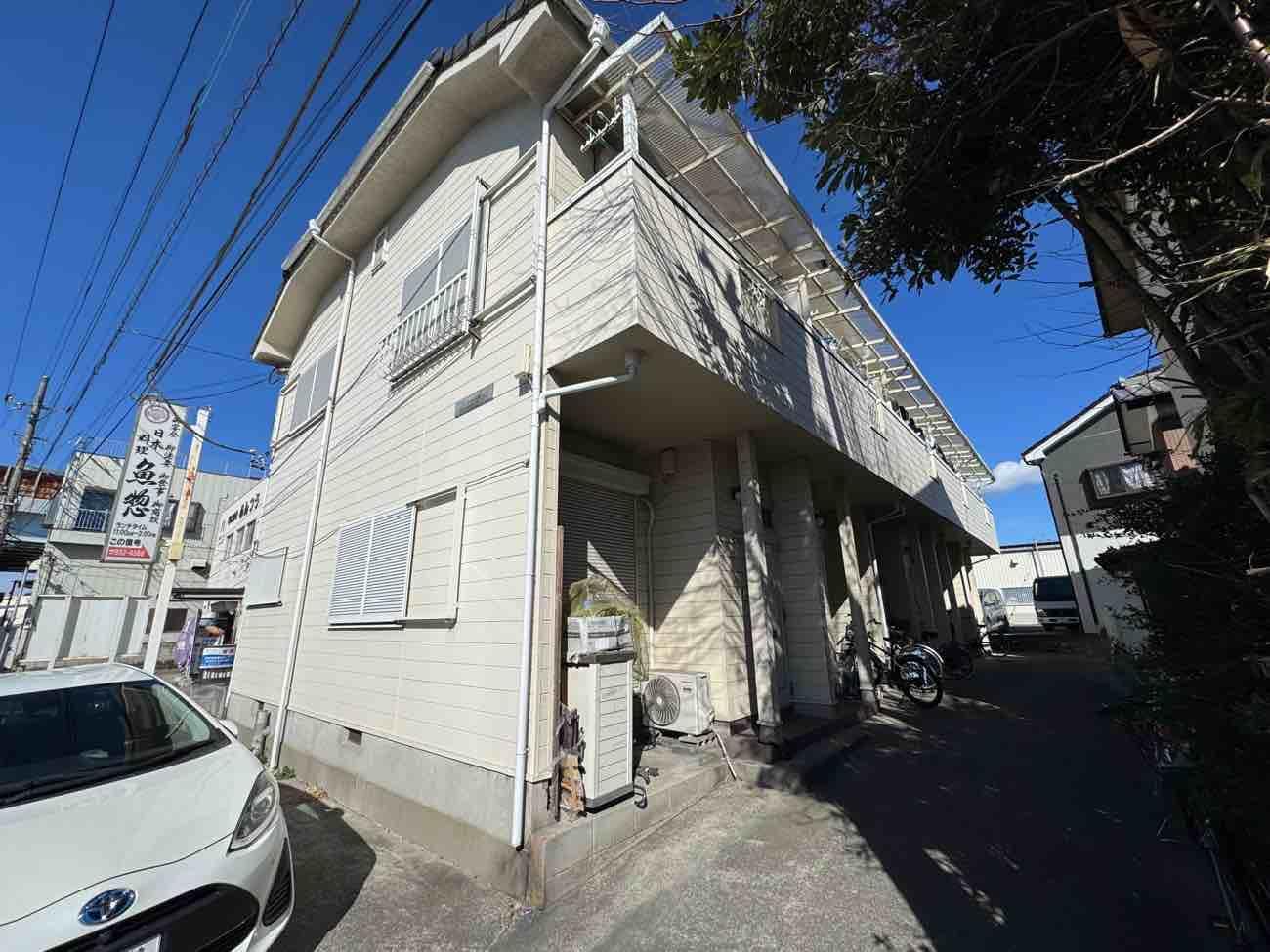 建物外観　緑に囲まれた閑静な場所にある賃貸アパートになります。