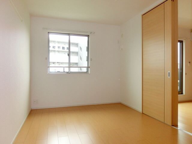 その他　南側の日当たりのよいお部屋。