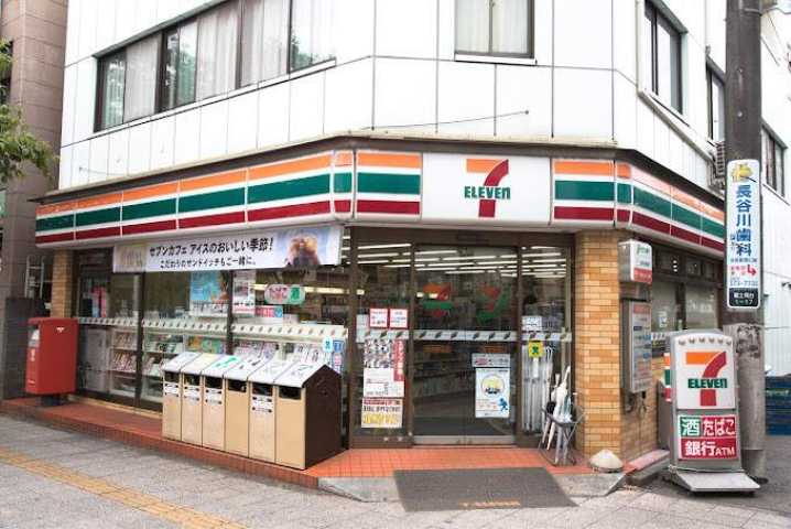 コンビニ　セブンイレブン（コンビニ）まで1350m