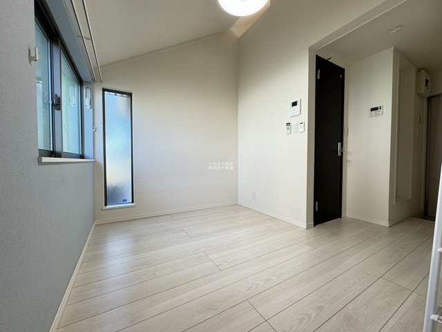 その他部屋・スペース　窓から暖かな日差しが入ります♪