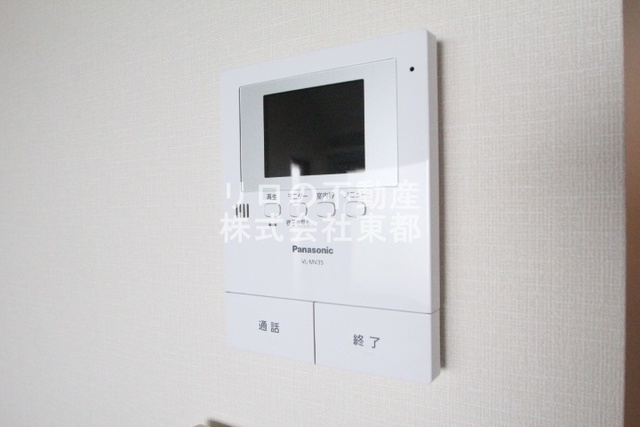 セキュリティ　来訪者の姿を確認できるＴＶモニター付インターホン設置済です！