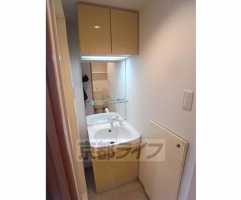 洗面設備　便利な洗面台です。