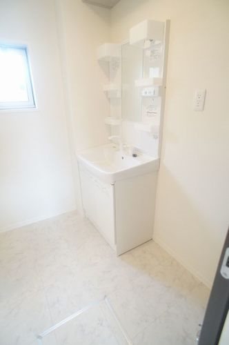 洗面設備　シャンプードレッサー、室内洗濯機置き場