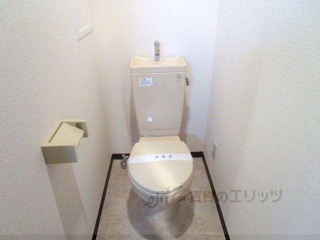 トイレ　下駄箱