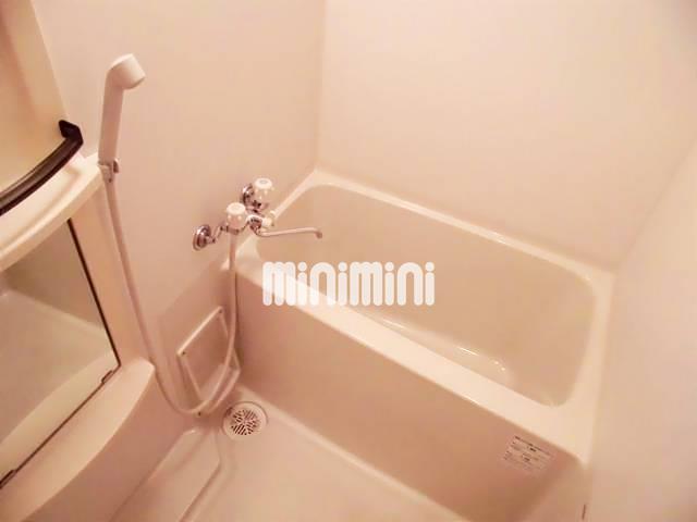 バス・シャワールーム　バスルームです