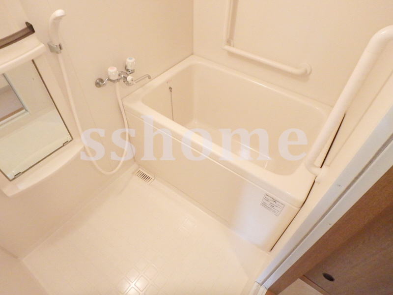 バス・シャワールーム　清潔感ある浴室