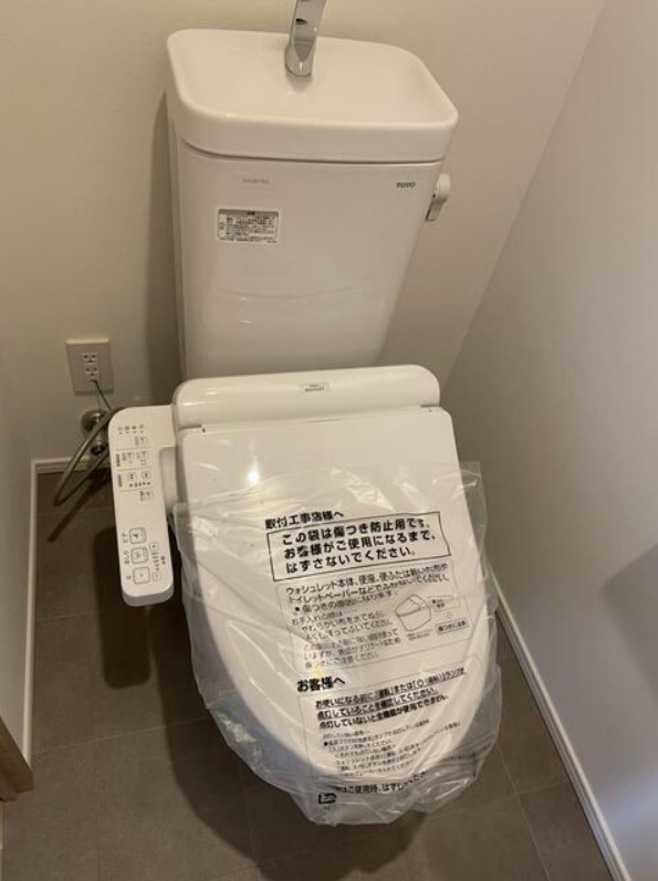 トイレ　温水洗浄便座付きトイレ