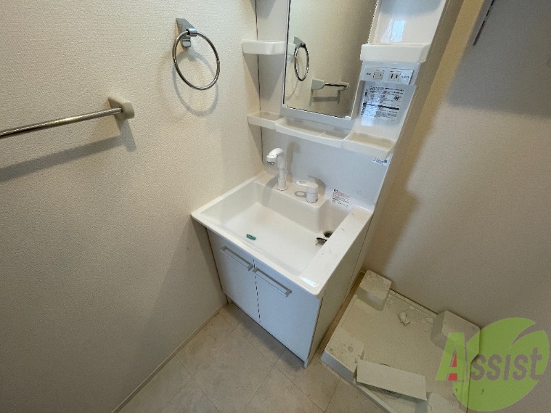 洗面設備　洗面台は独立洗面台です。毎日の身支度が楽しくなりそうですね。