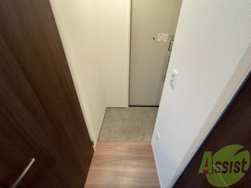 玄関　玄関から撮影しました。玄関の広さが伝わりますね。