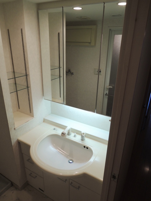 洗面設備　身支度に欠かせない独立洗面台♪