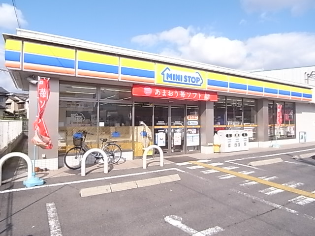 コンビニ　ミニストップ東大阪東鴻池町店（コンビニ）まで955m