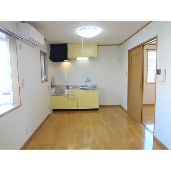 居室・リビング　エアコン・照明付きのリビング