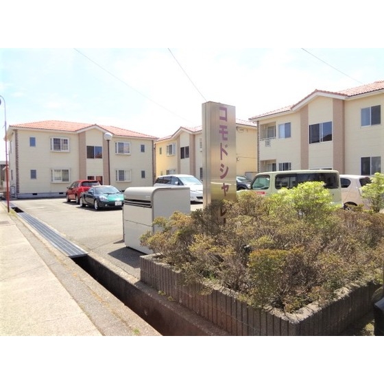 建物外観　敷地内ゴミＢＯＸあり