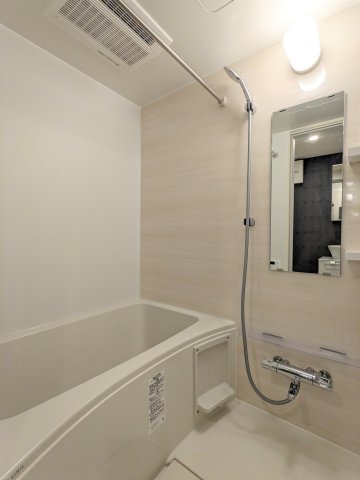 バス・シャワールーム　コンパクトで使いやすいお風呂です