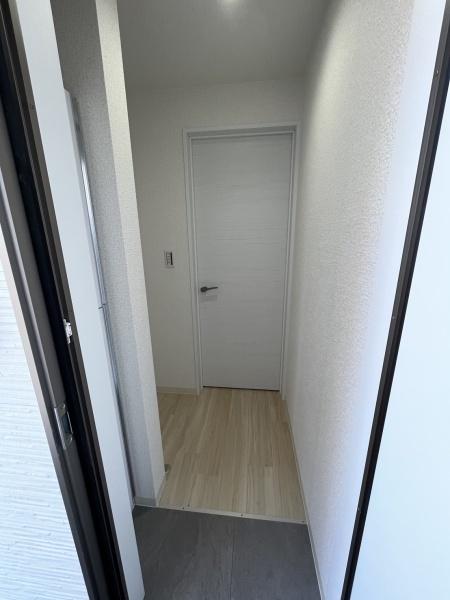 玄関　広々した玄関ホール