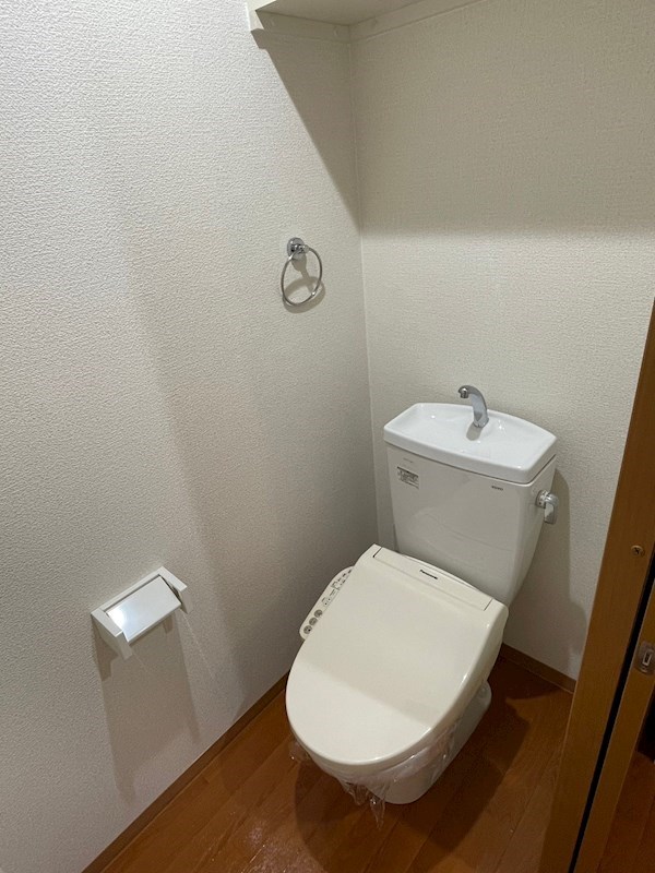 トイレ　温水洗浄便座