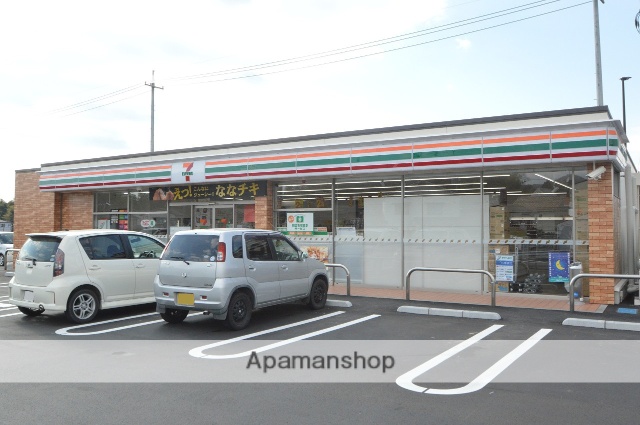 コンビニ　セブンイレブン（コンビニ）まで560m