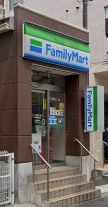 コンビニ　ファミリーマート 蒔田駅前店（コンビニ）まで439m