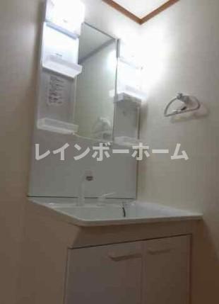 洗面設備　スペースが確保できる洗面所です