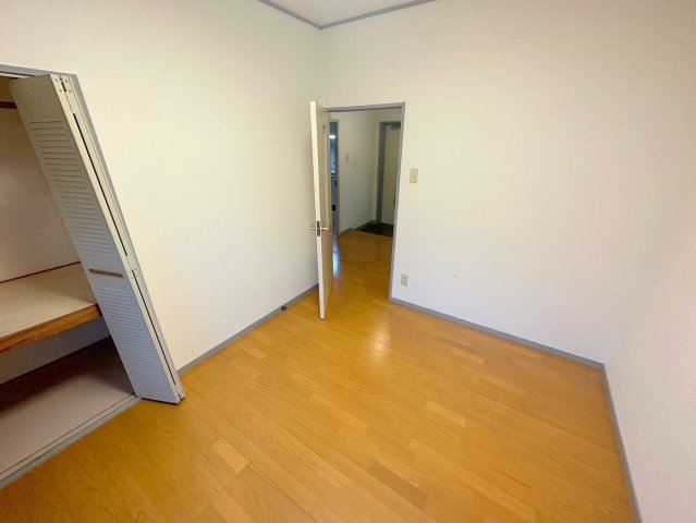 その他部屋・スペース　ゆとりのあるベッドルームで快適な睡眠をとってくださいね。