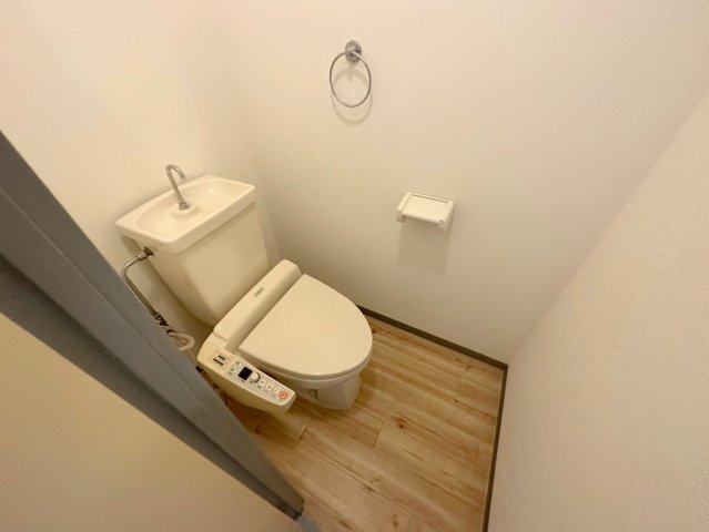 トイレ　清潔感のあるトイレは、誰もがリラックスできる空間です。