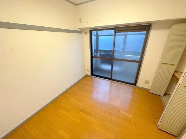 居室・リビング　家具配置がしやすいですね。