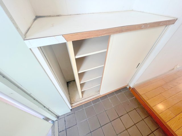 収納　大きいシューズボックスは靴がいっぱい入れれますね。