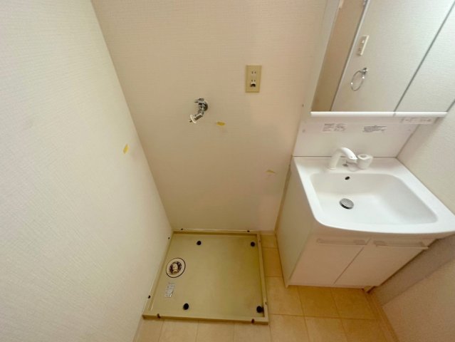 その他設備　室内に洗濯機置場があれば雨の日でも濡れる心配がございませんね