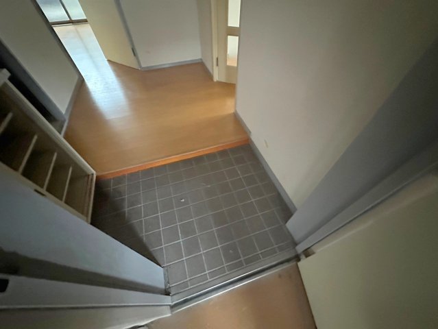 玄関　玄関を開けると解放感のある空間がひろがりますよ。