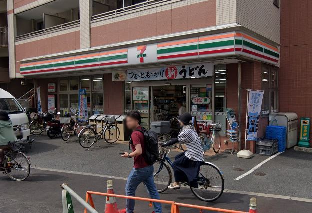 コンビニ　セブンイレブン（コンビニ）まで99m