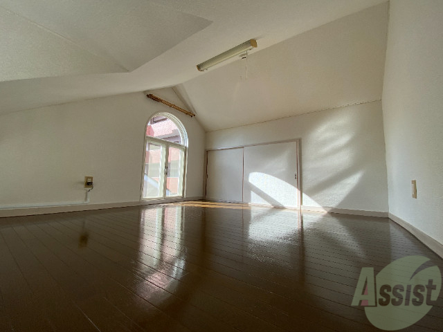 その他部屋・スペース　ロフトはこんな感じですで陽がさしてきます