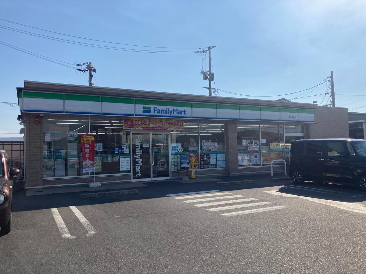コンビニ　ファミリーマート岡山倉益店（コンビニ）まで556m