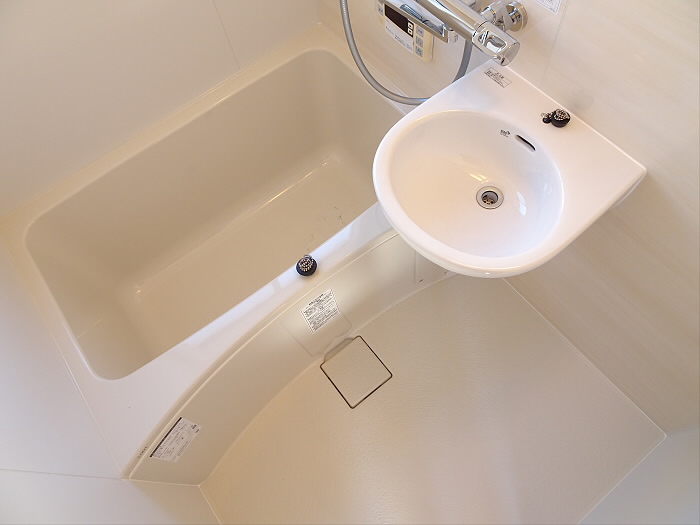 バス・シャワールーム　落ち着いた空間のお風呂です