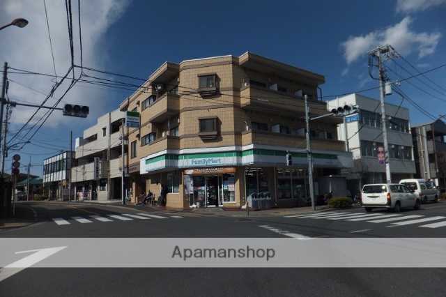 コンビニ　ファミリーマート（コンビニ）まで783m