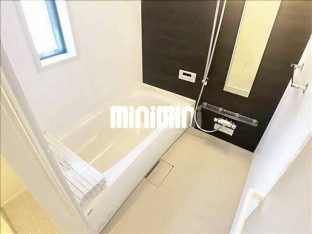 バス・シャワールーム　ベランダのついた洋室