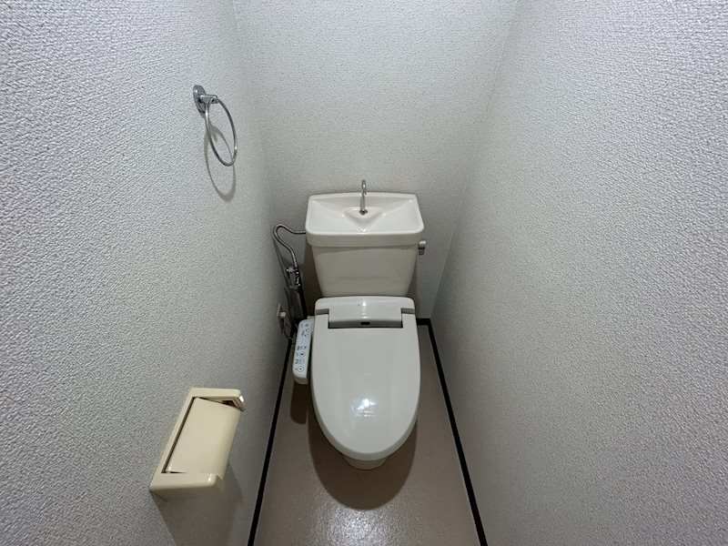 トイレ　ウォシュレット付き